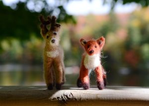 Needle Felting deer and fox - Feutre à l'aiguille chevreuil et renard