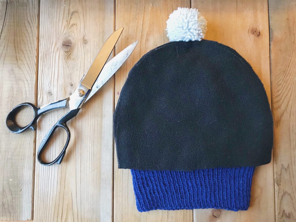 How to line a knitted hat with fleece - step 3