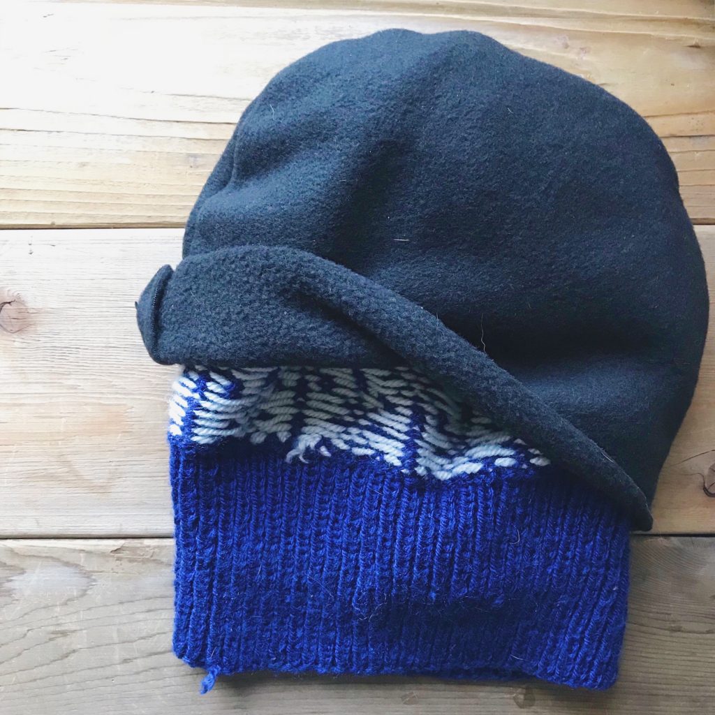 How to line a knitted hat with fleece - step 5
