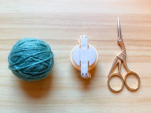 How to make a yarn pompom - Comment faire un pompon de laine