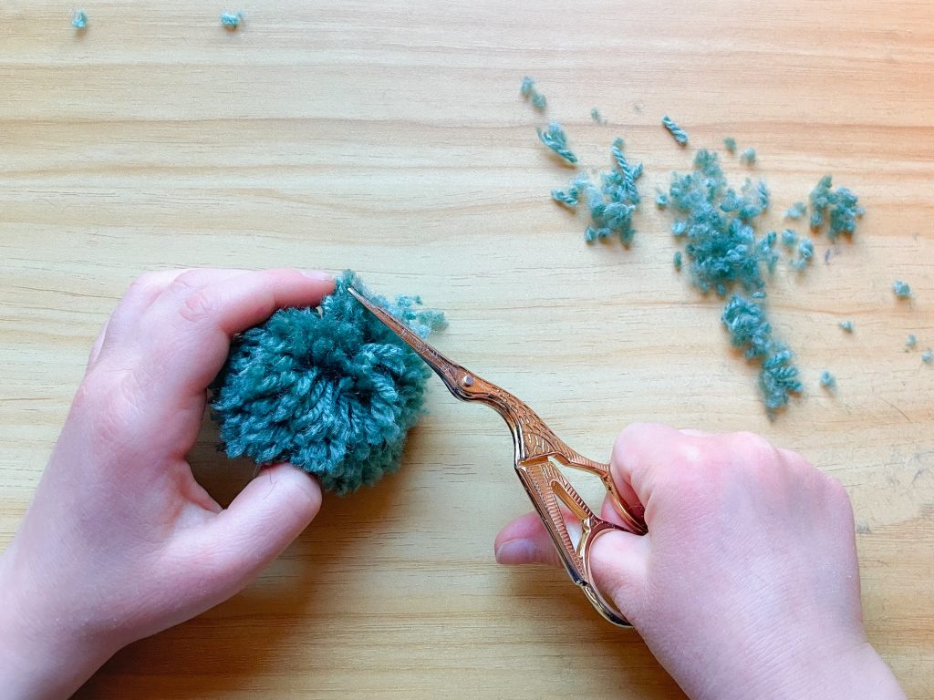 How to make a yarn pompom - Comment faire un pompon de laine