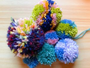 How to make a yarn pompom - Comment faire un pompon de laine