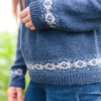 Shiver Sweater Knitting Pattern Stranded Colorwork Yoke - Chandail Frisson patron de tricot jaquard