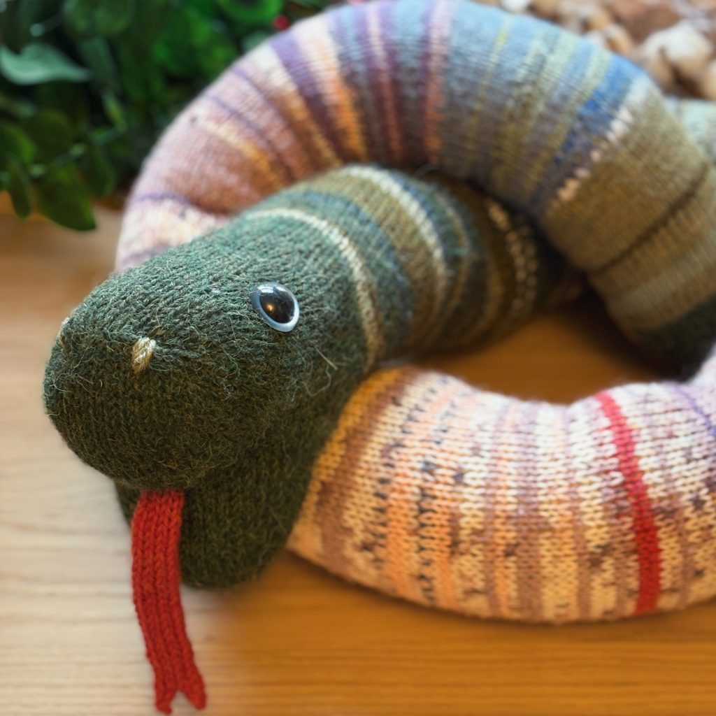 Knitted Temperature Snake - Serpent météo tricoté